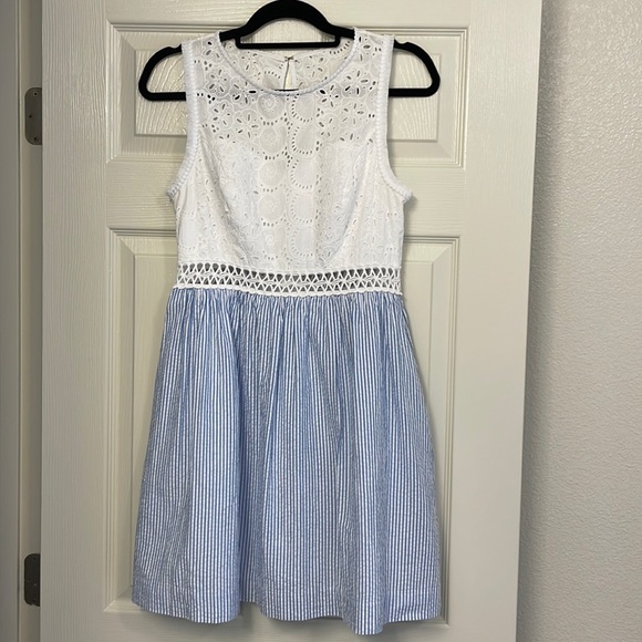 Lilly Pulitzer Dresses & Skirts - Lilly Pulitzer Summer Dress - White & Seersucker - size 6